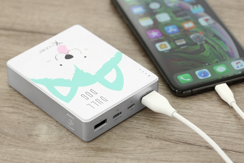 Sạc dự phòng Xmobile Gram 4 Dull Dog có thiết kế gọn nhẹ với hình chú chó cute